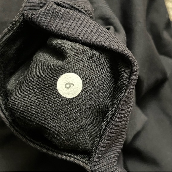 RARE Lululemon Seek The Heat Crop Sz 6 In Black - Picture 9 of 9